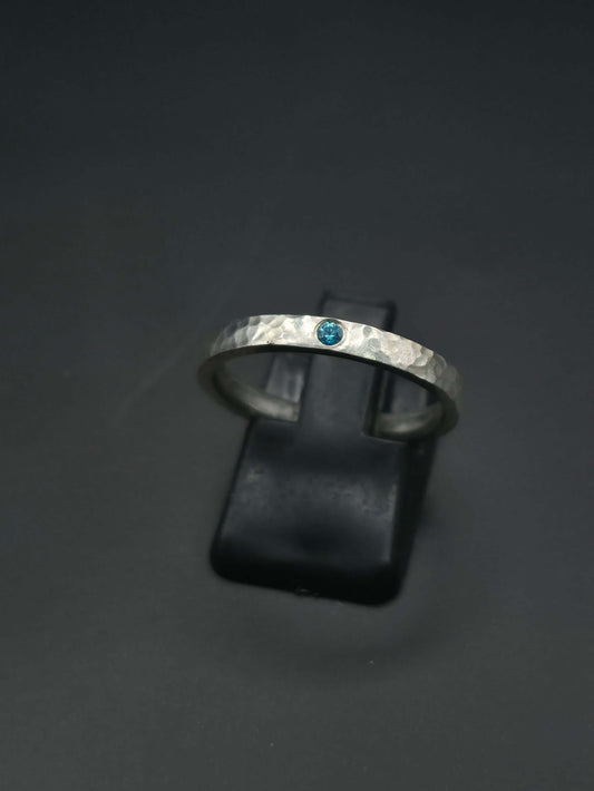 Silberring 925 mit Zirkonia Hammerschlagoptik