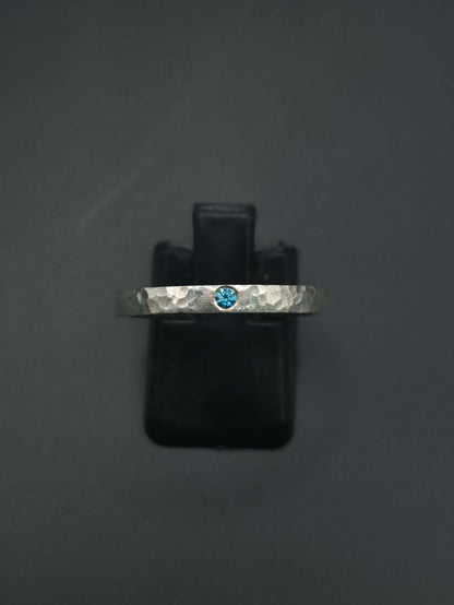 Silberring 925 mit Zirkonia Hammerschlagoptik